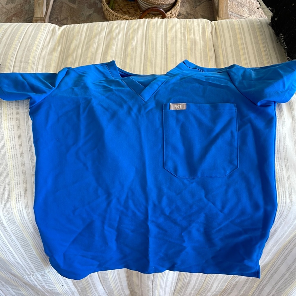 Figs scrub top